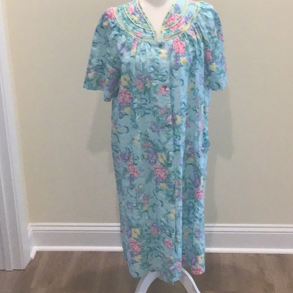Vintage floral house dress size S cotton/ polyester used excellent condition